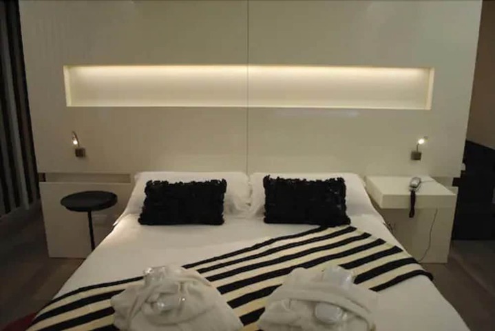 Room 19 of 68
