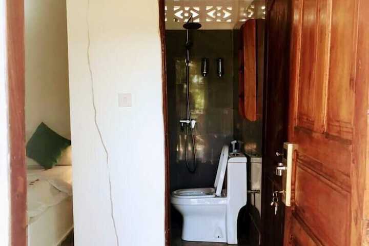 Room 4 of 20
