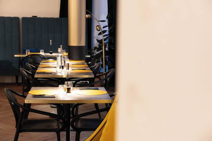 Dining 76 of 103