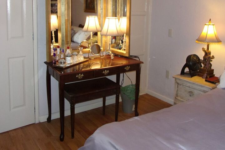 Room 4 of 68