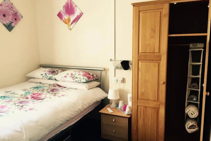 Room 5 of 14
