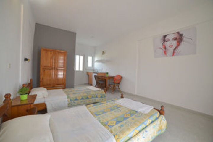 Room 4 of 12