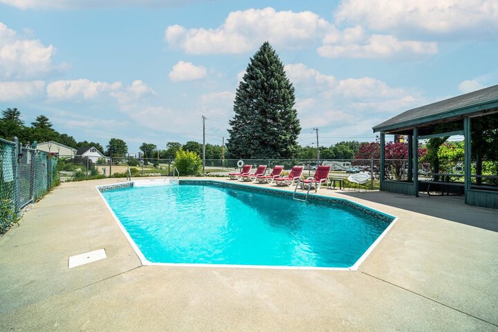 Pool 41 of 53