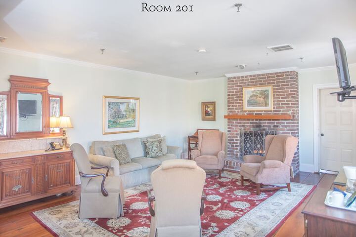 Room 3 of 170