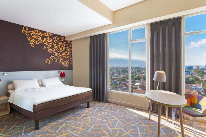 Room 28 of 65