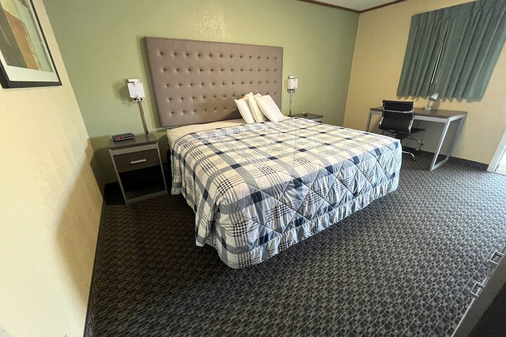 Room 7 of 17