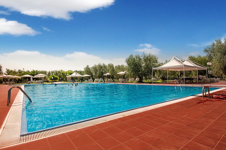 Hotel with Pool