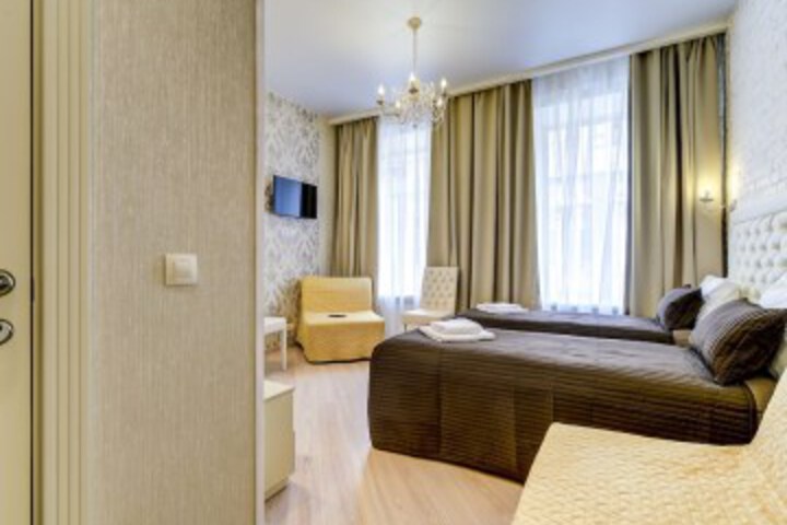 Room 12 of 74