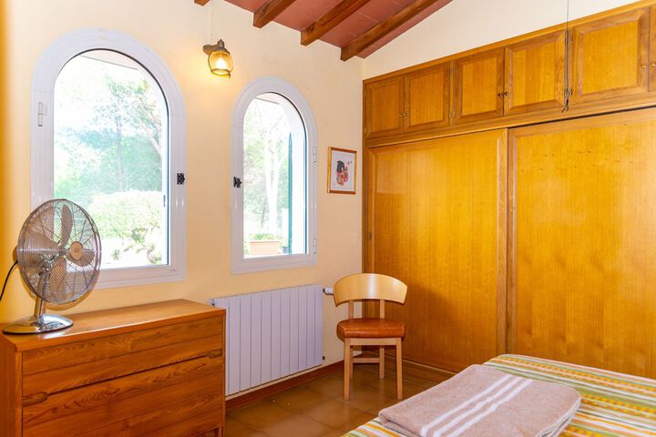 Room 2 of 32