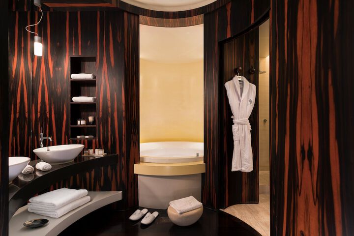 Room 28 of 43