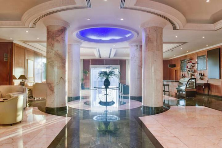 Entrance & Lobby