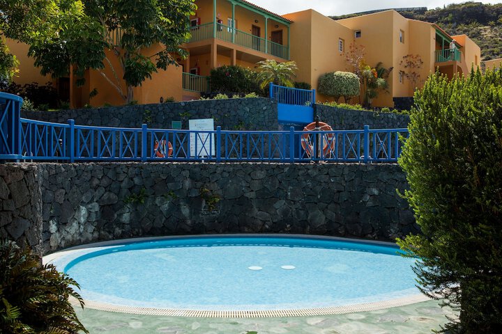 Hotel Pool