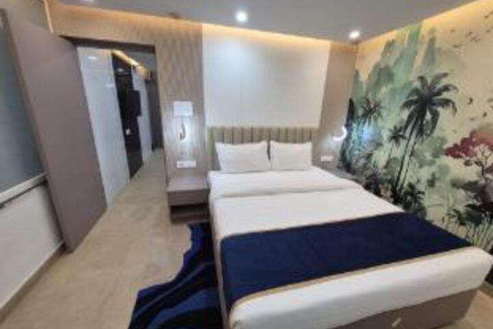 Room 2 of 25
