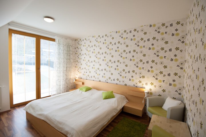 Room 32 of 140