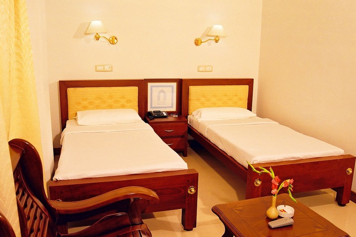 Room 4 of 9