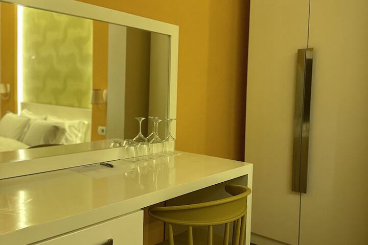 Room 14 of 32