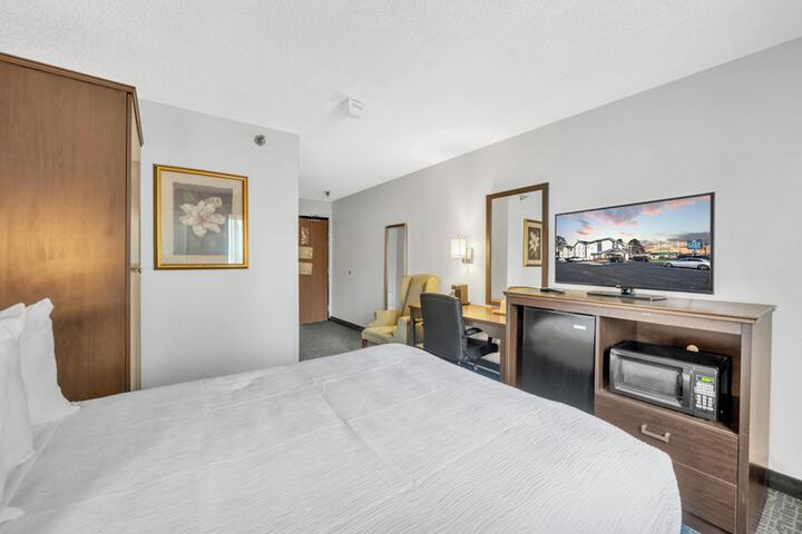 1 King Bed (1 of 9)