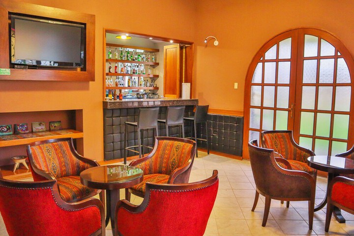 Lounge 87 of 134