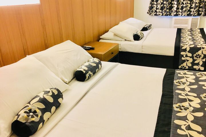 Room 8 of 80
