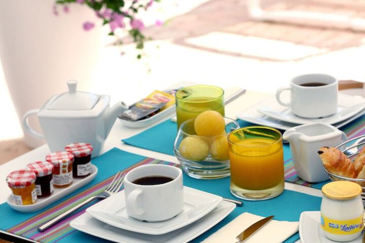 Breakfast/Coffee Service 25 of 33