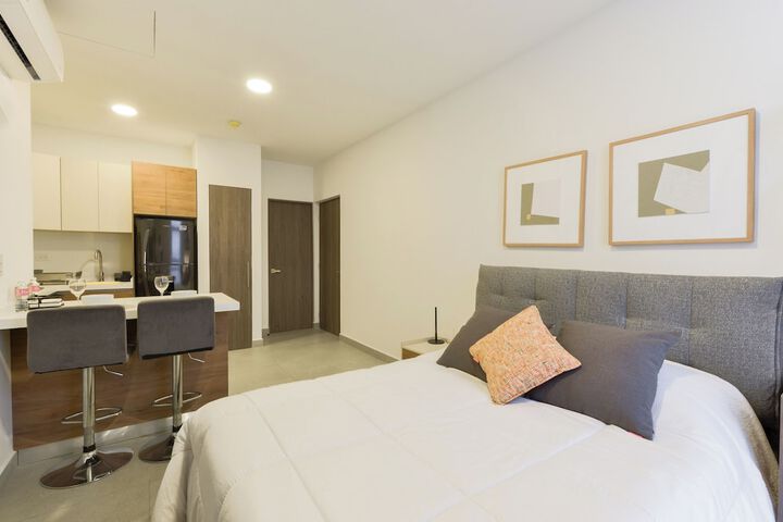 Room 8 of 94