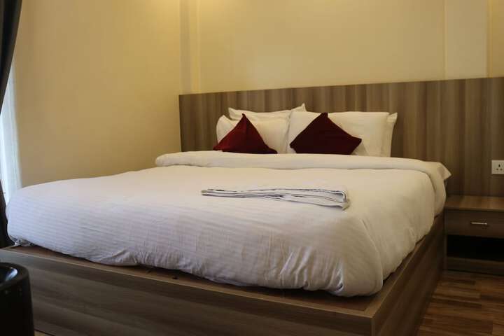Room 11 of 27