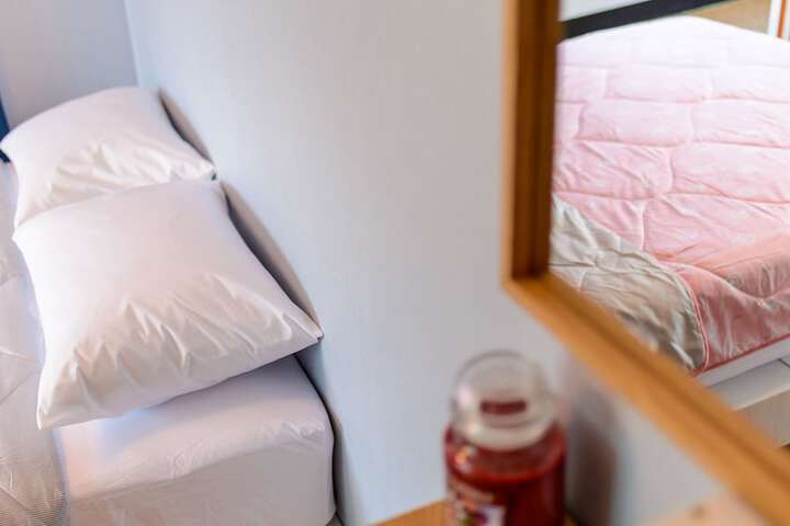 Room 4 of 102