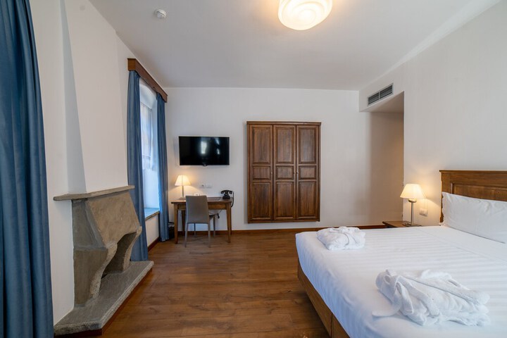 Room 10 of 43