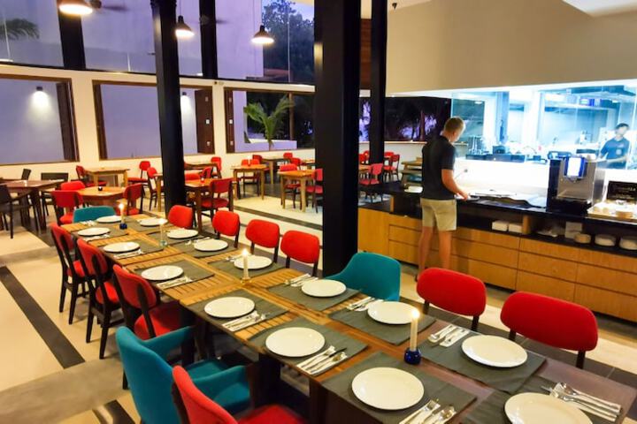 Dining 46 of 59