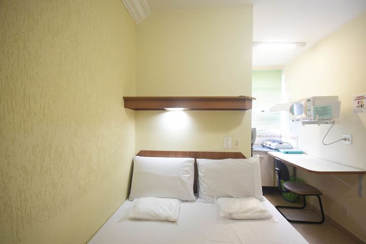 Room 17 of 38