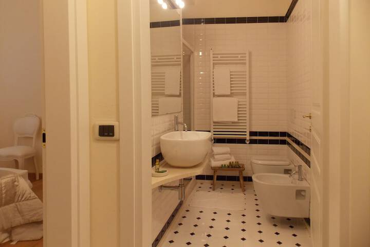 Room 3 of 44