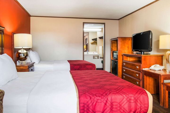 2 Double Beds (7 of 17)