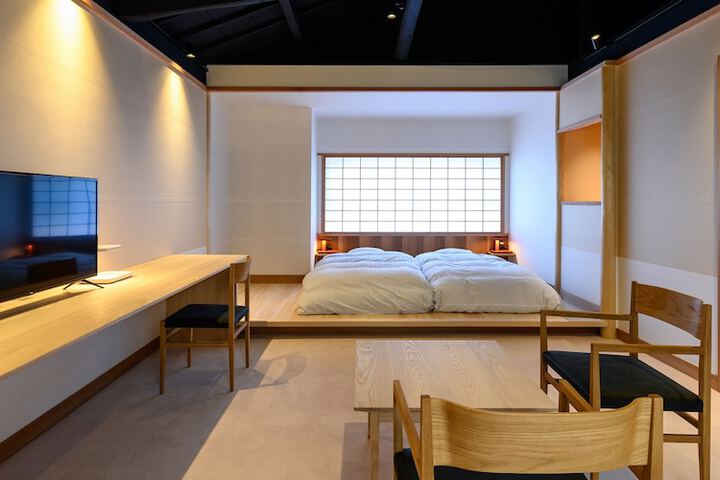 Room 15 of 83