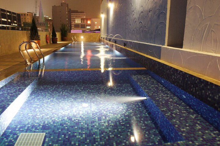 Hotel with Pool