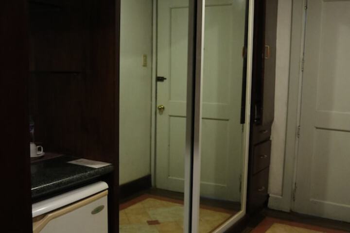 Room 17 of 50