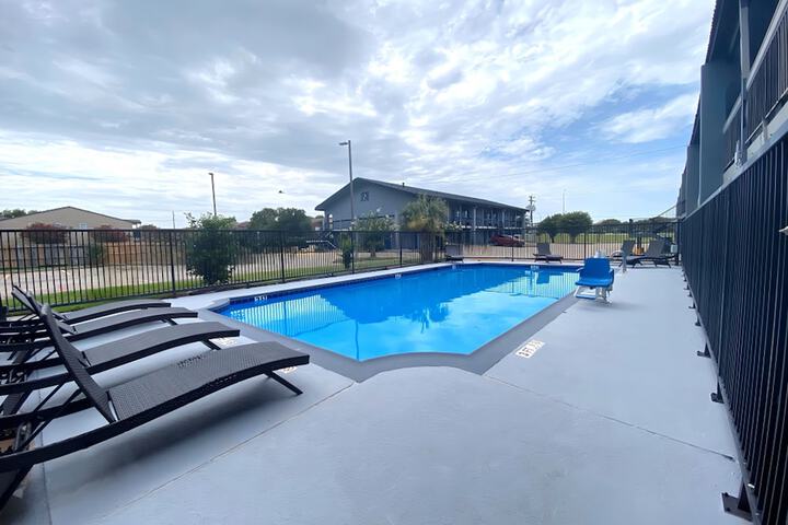 Pool 8 of 8