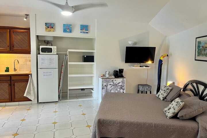 Room 34 of 196