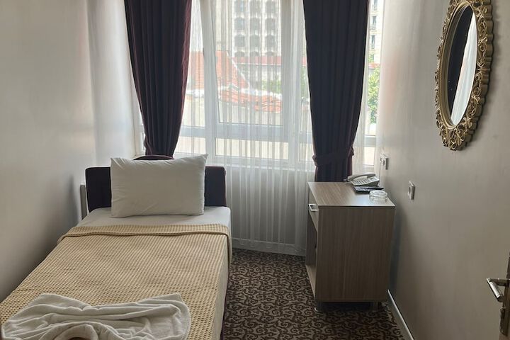 Room 5 of 19