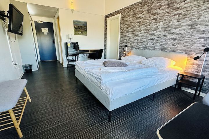 Room 4 of 41