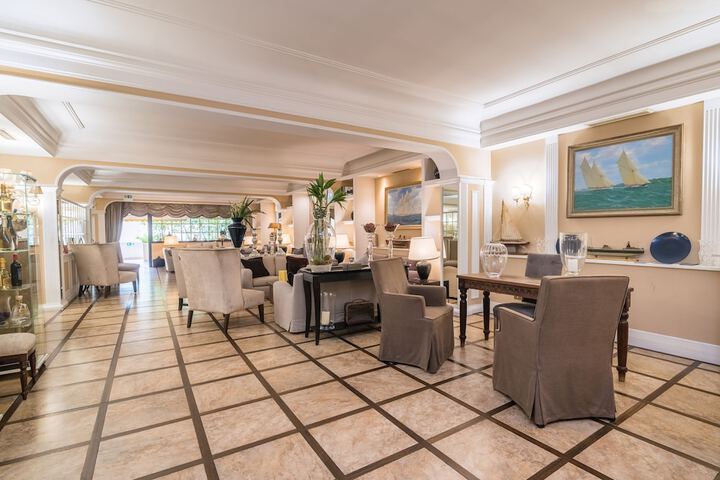 Entrance & Lobby