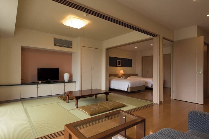 Room 17 of 43