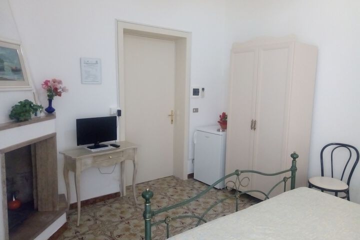 Room 3 of 12