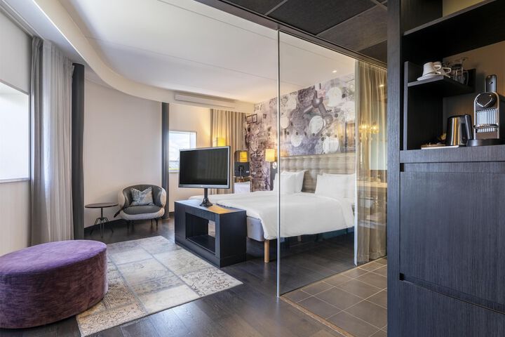 Room 49 of 317