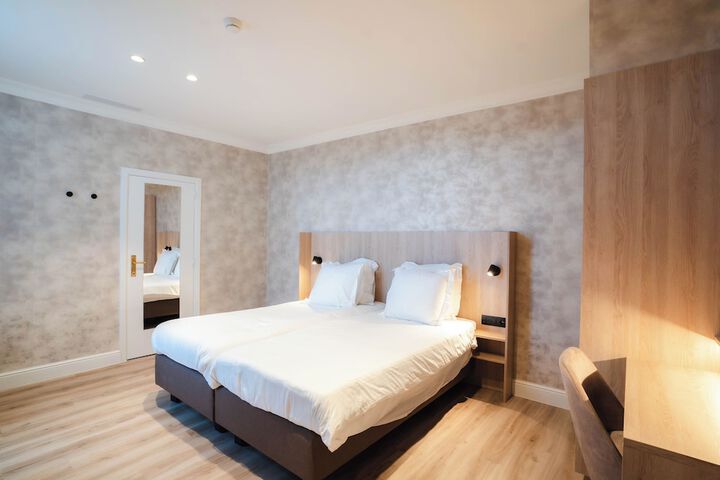 Room 45 of 113