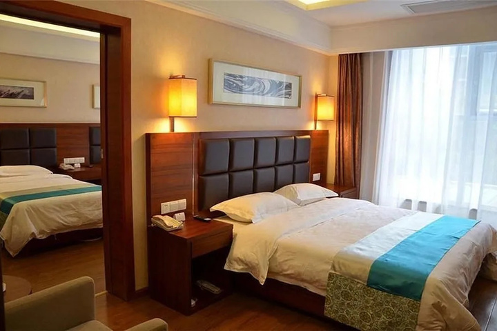 Room 4 of 20