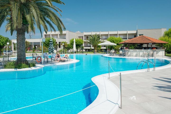 Pool 40 of 65