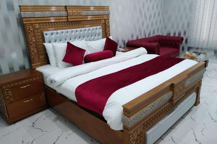 Room 17 of 26