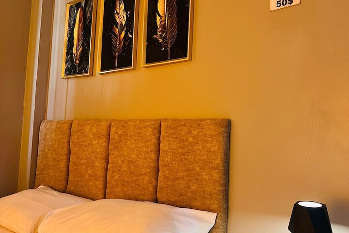 Room 2 of 10
