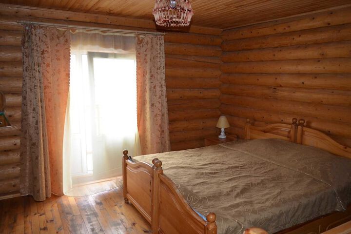 Room 8 of 18