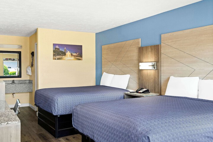 2 Queen Beds (6 of 11)